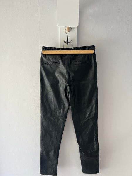 Подплатен черен кожен панталон/146 см/10-11г