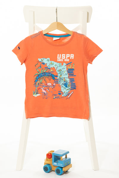 Памучна тениска в свеж цвят сьомга и ефектна щампа, U.S. POLO ASSN/ 4-5г., 104-110см.