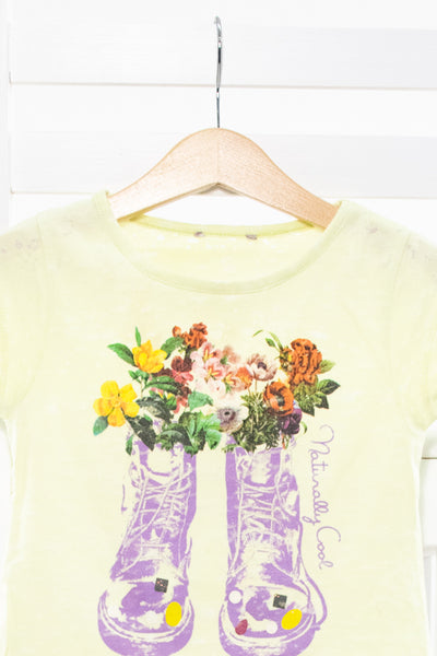 Тениска в бледозелено с апликация цветя  /1г