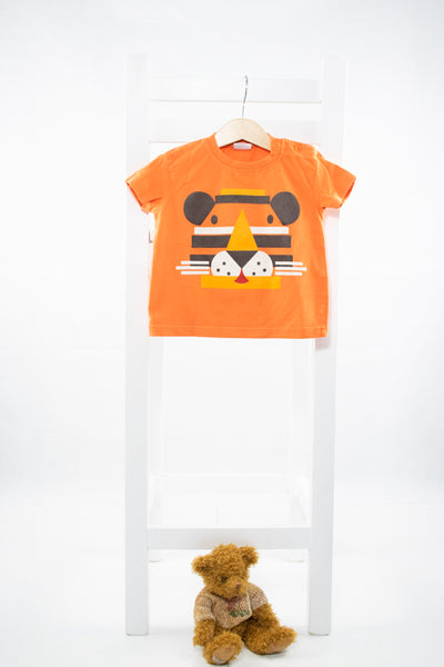 Свежа тениска в оранжево и апликация лъвче F&F/ 3-6м.