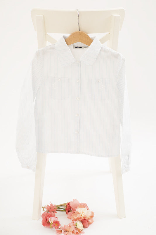 Раирана риза в бяло и светлосиньо с малки апликации от пайети Alive / 7-8г.