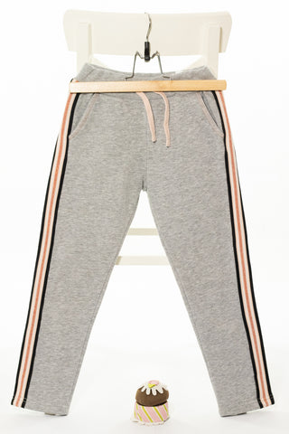 Светлосив плътен спортен панталон от органичен памук с ластична талия, джобове и цветни ръбове, NAME IT/ 6г., 116см.