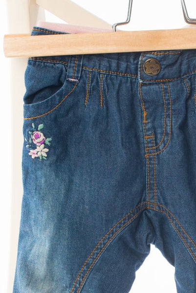 Мек, дънков панталон с памучна подплата и нежни флорални бродерии F&F / 6-9м.