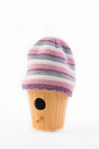 Мека шапка на ситна плетка в розово-лилави тонове / 1-2г.