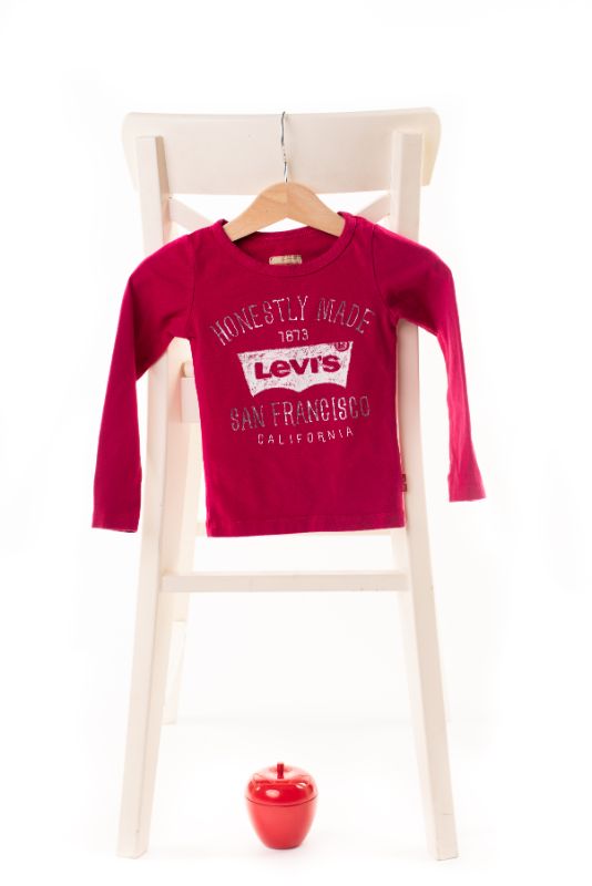 Памучна блуза в наситен малинов цвят Levi's / 2г.